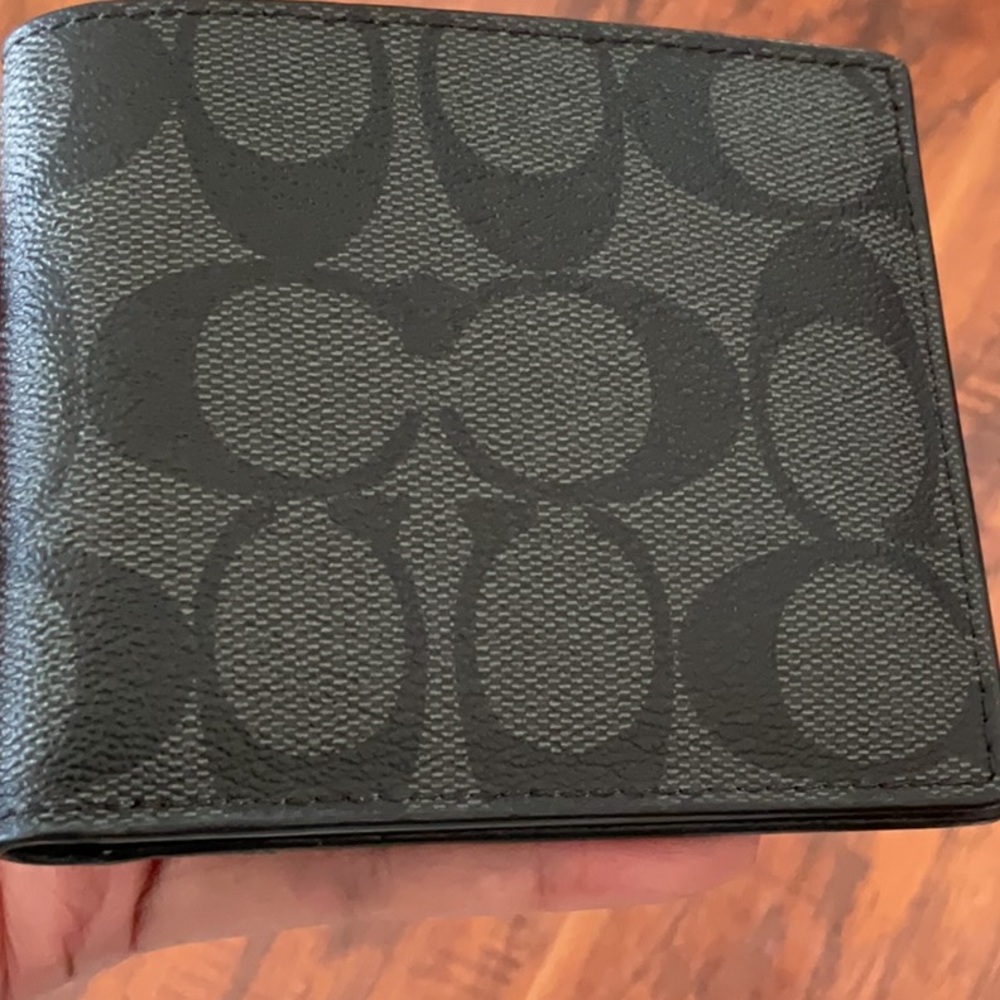 Coach Men's Bifold Wallet in Black Signature Print